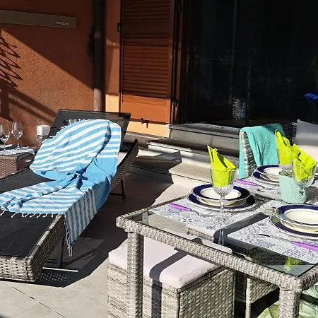 Dream Panorama, Garage In The Center Of