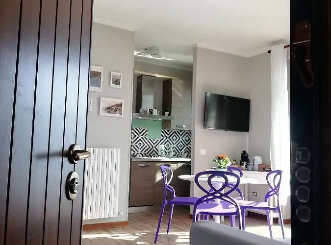 Dream Panorama, Garage In The Center Of *