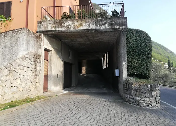 Dream Panorama, Garage In The Center Of